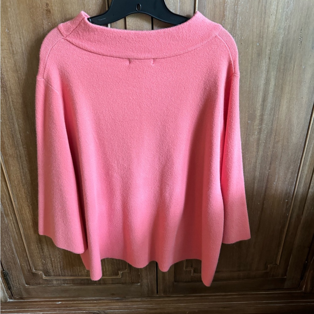 Beautiful sweater! - Picture 5 of 6